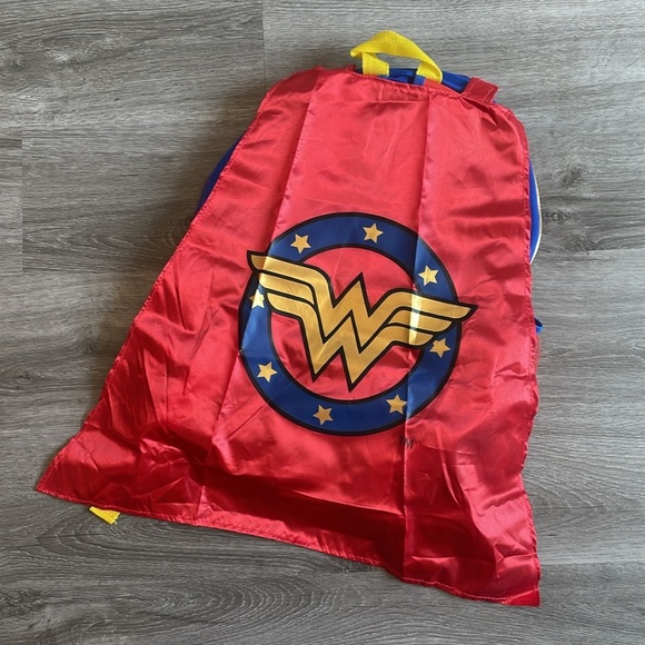 Wonder Woman character school backpack - Picture 3 of 4